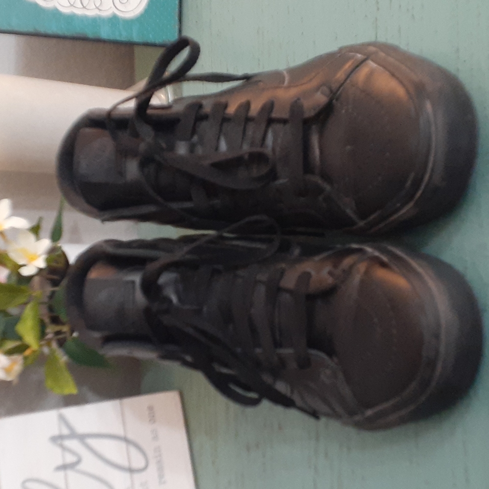 VANS HIGH TOP SNEAKERS SZ 9.5 WOS